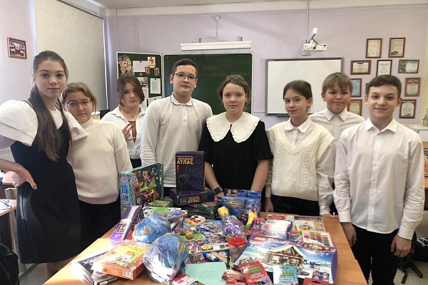 Нижневартовские гимназисты пополнили "Коробку храбрости"