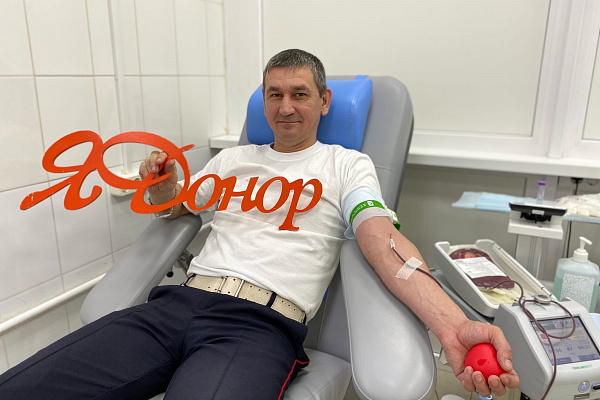 Доноры в погонах: сотрудники Госавтоинспекции сдали кровь