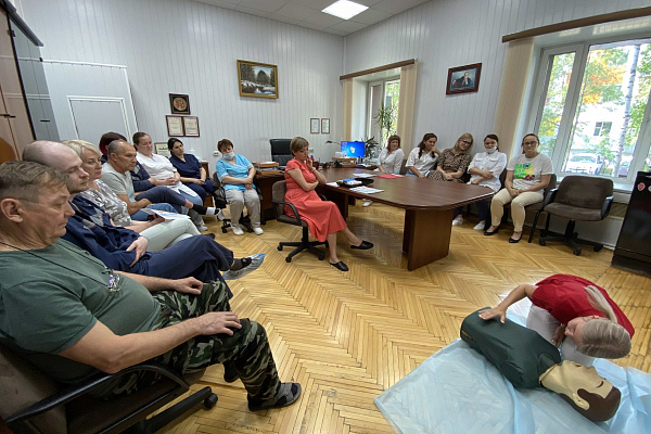 Сотрудники Службы крови повторили правила оказания первой помощи