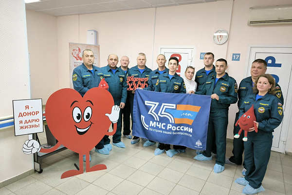Люди с большим сердцем: работники МЧС присоединились к донорскому движению