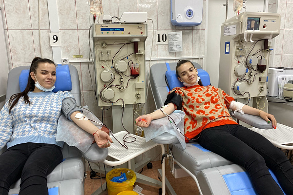 Сдали кровь взамен на хорошее настроение!