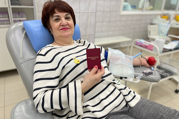 Донорам Югры вручили новые медали