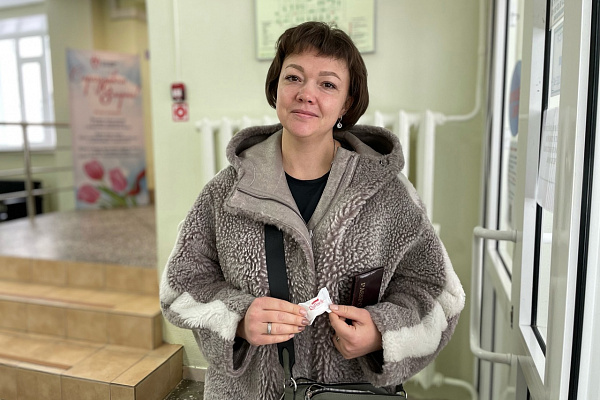 Служба крови поздравила участниц донорского движения с праздником!