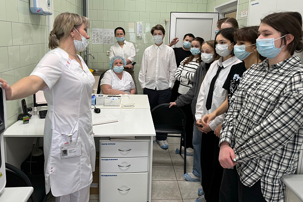 Юные ветеринары познакомились со Службой крови