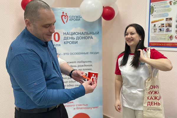 200 югорчан отметили День донора на станции переливания крови