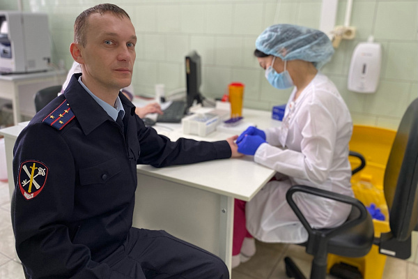 Полиция Югры приняла участие в донорской акции