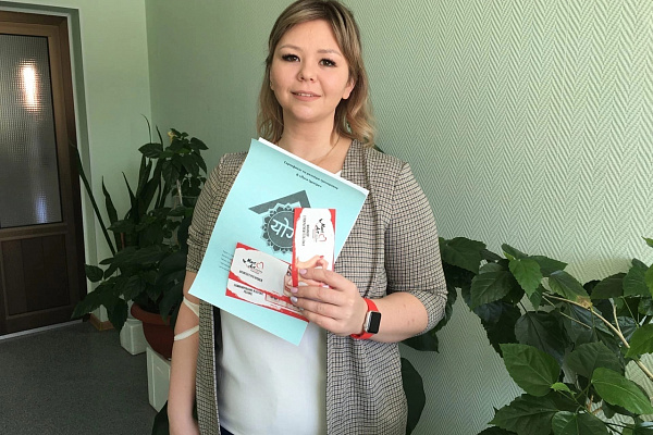Доноров Югры поздравили с Международным женским днем