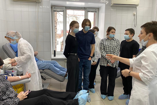 Юные ветеринары познакомились со Службой крови