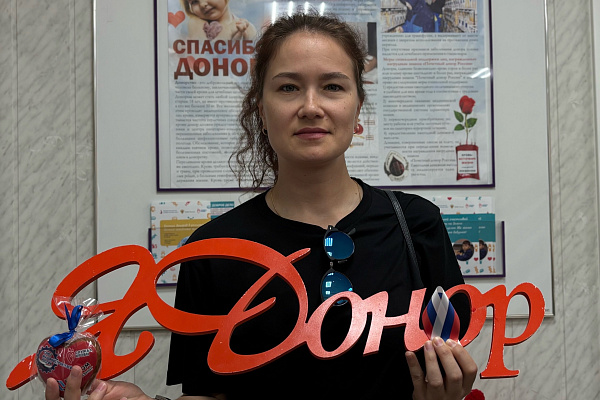 В День Государственного флага доноры Югры получили символичные подарки.